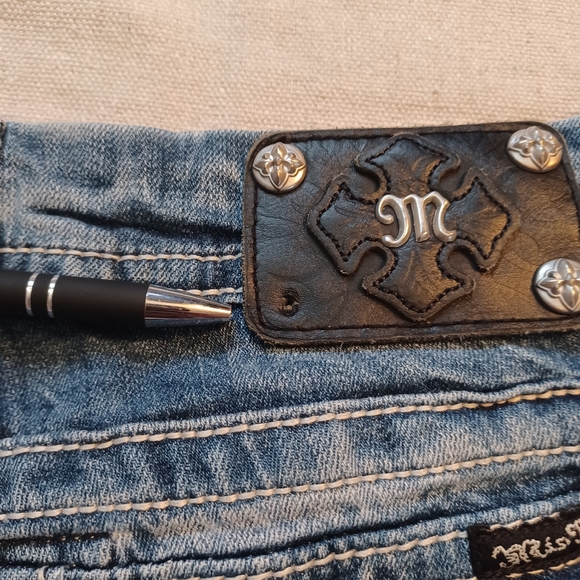 Miss Me Dark Blue Distressed Cuffed Easy Shorts Women's Waist 29 - Picture 9 of 12